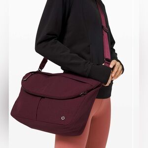 lululemon athletica ALL NIGHT FESTIVAL BAG LARGE 10L in Cassis